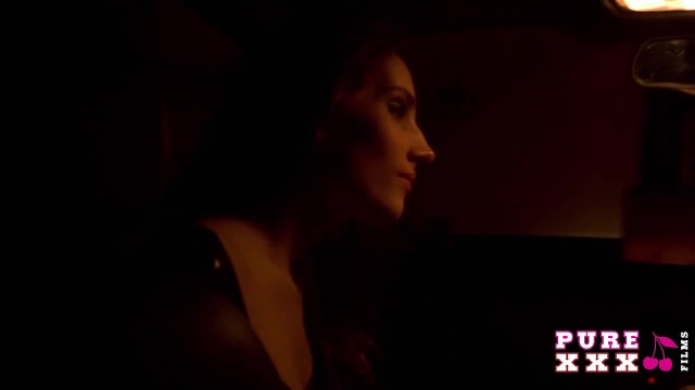 Сама села на член - #1