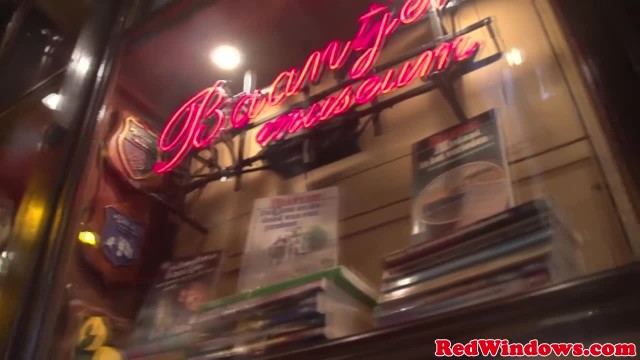 Брюнетка любит зрелых - #1