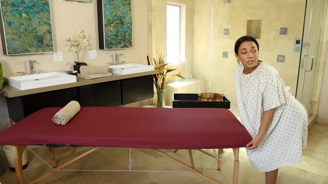 Крепкий член врача в киске - #2